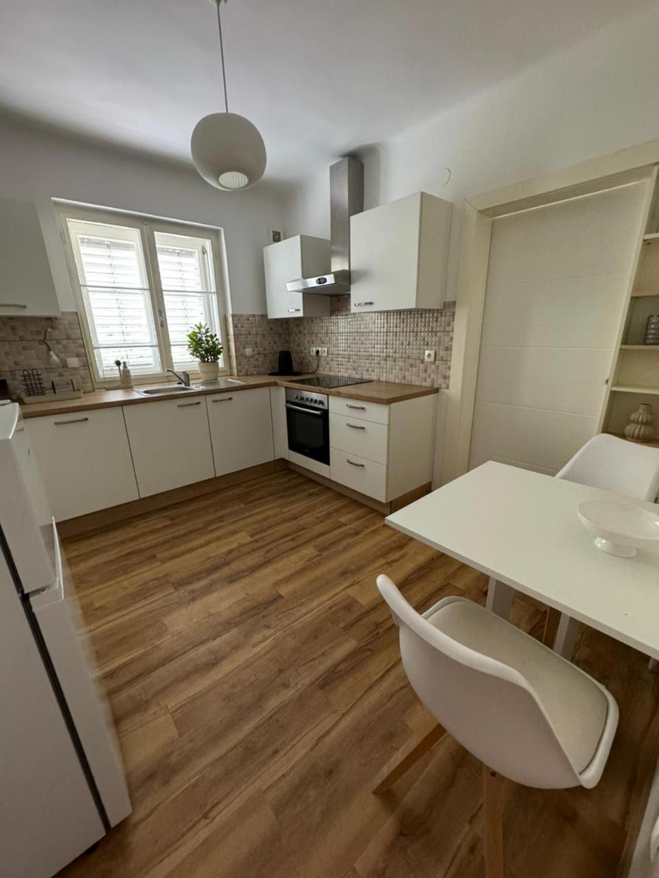 Maximo - Free Parking Apartment *